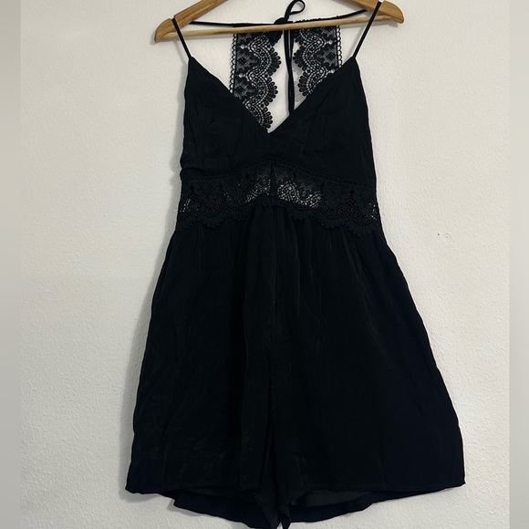 Love Tree Black Sleeveless Romper V-Neck - Picture 5 of 12